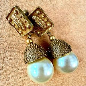 Vintage OB Costume Jewelry! Screw back gold tone and LARGE pearl earrings